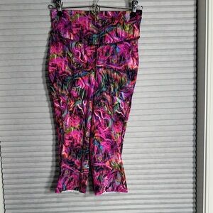 Lululemon high rise 17” cropped neon pants
